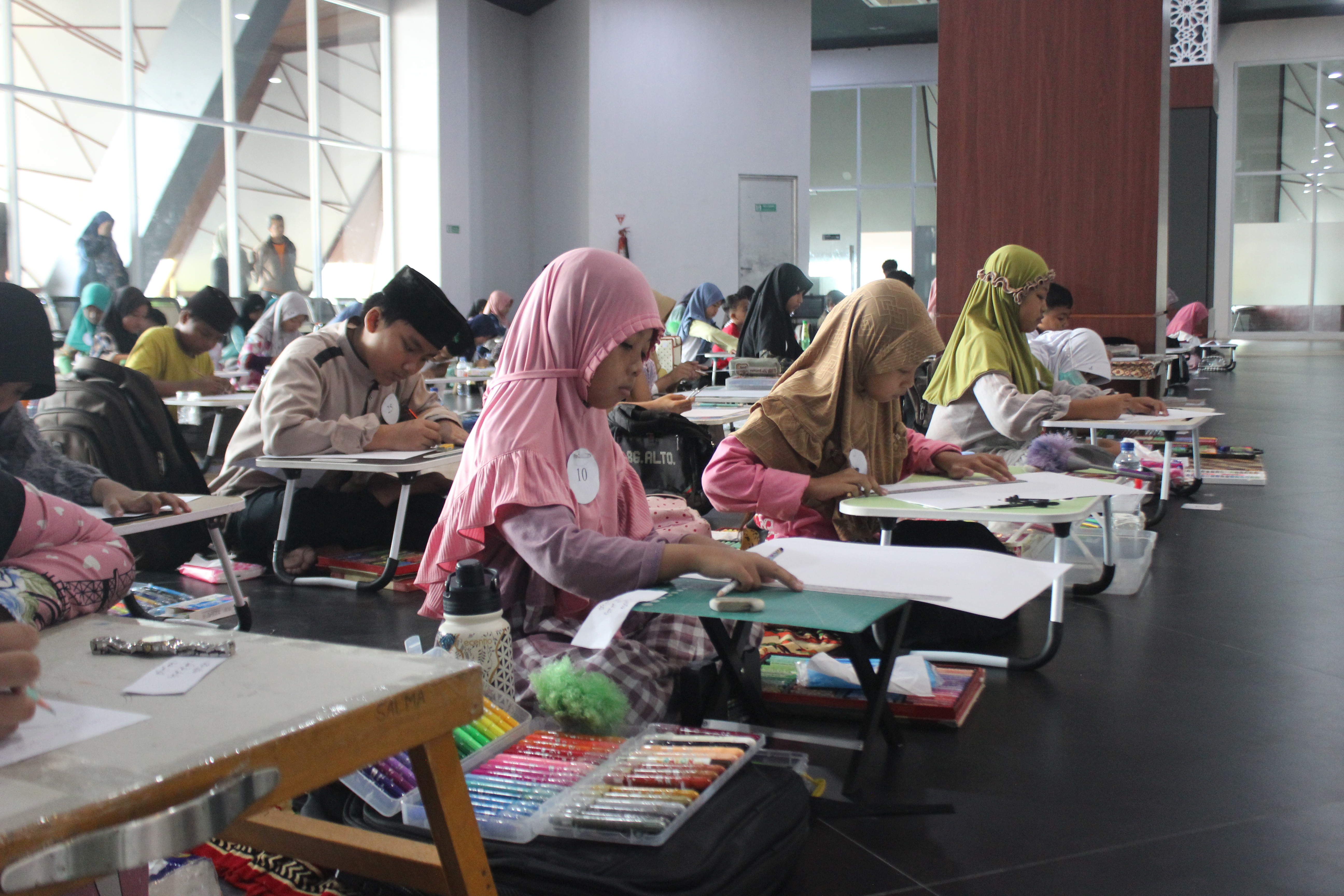 Semarak Hari Santri 2025: 104 Peserta Meriahkan Lomba Lukis Kaligrafi Islam di Jombang